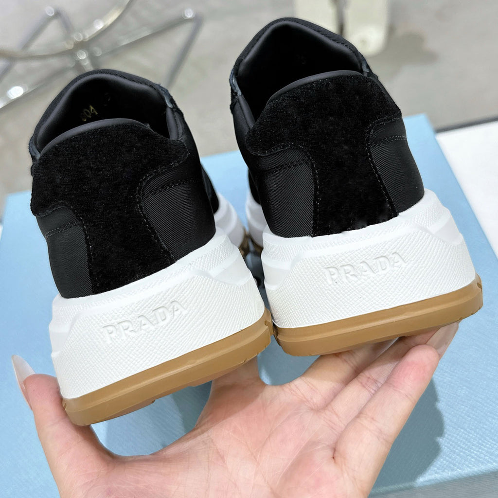Suede Fabric Patchwork Triangle Logo Chunky Sole Sneakers S283410