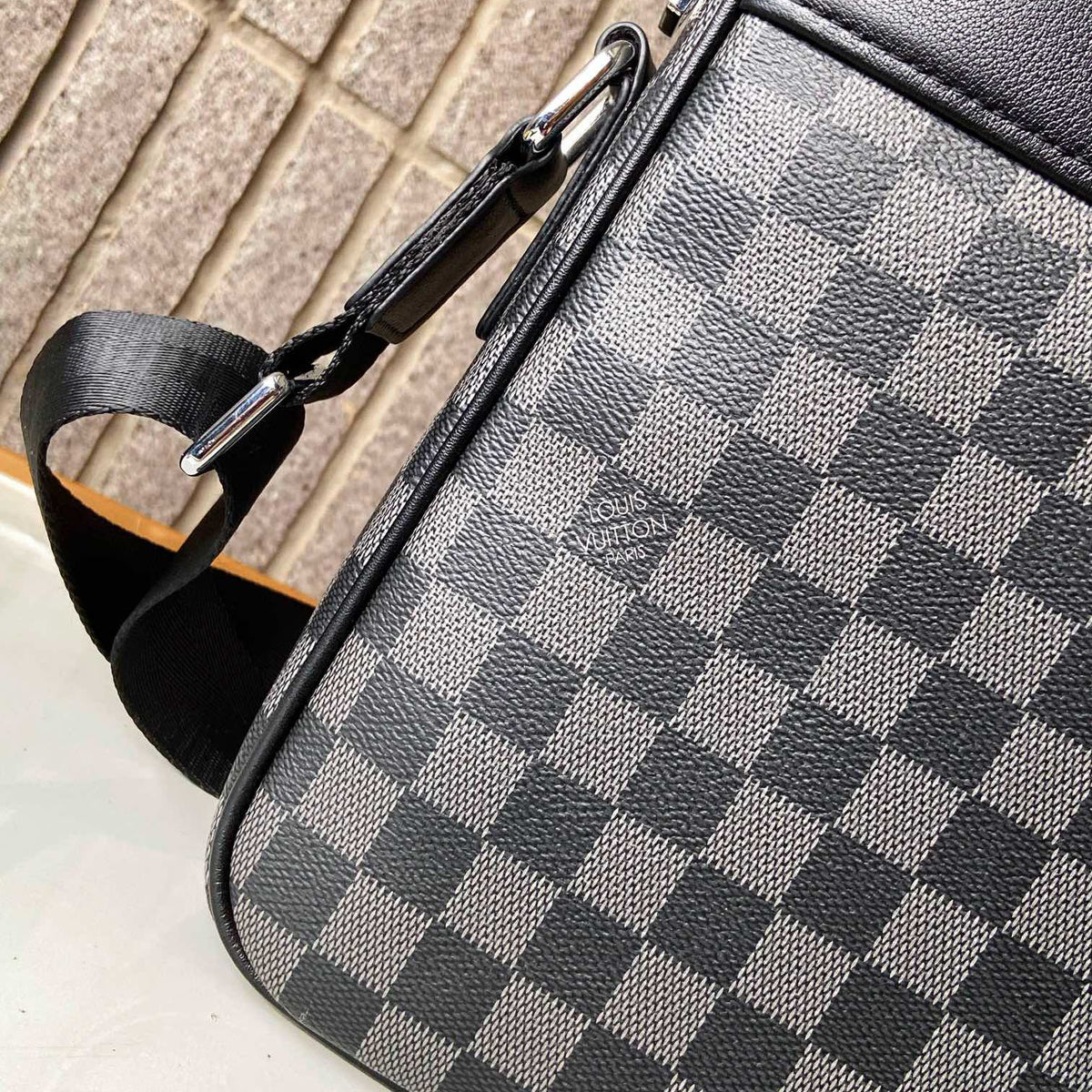 Checkerboard Print Vertical Messenger Bag B101014