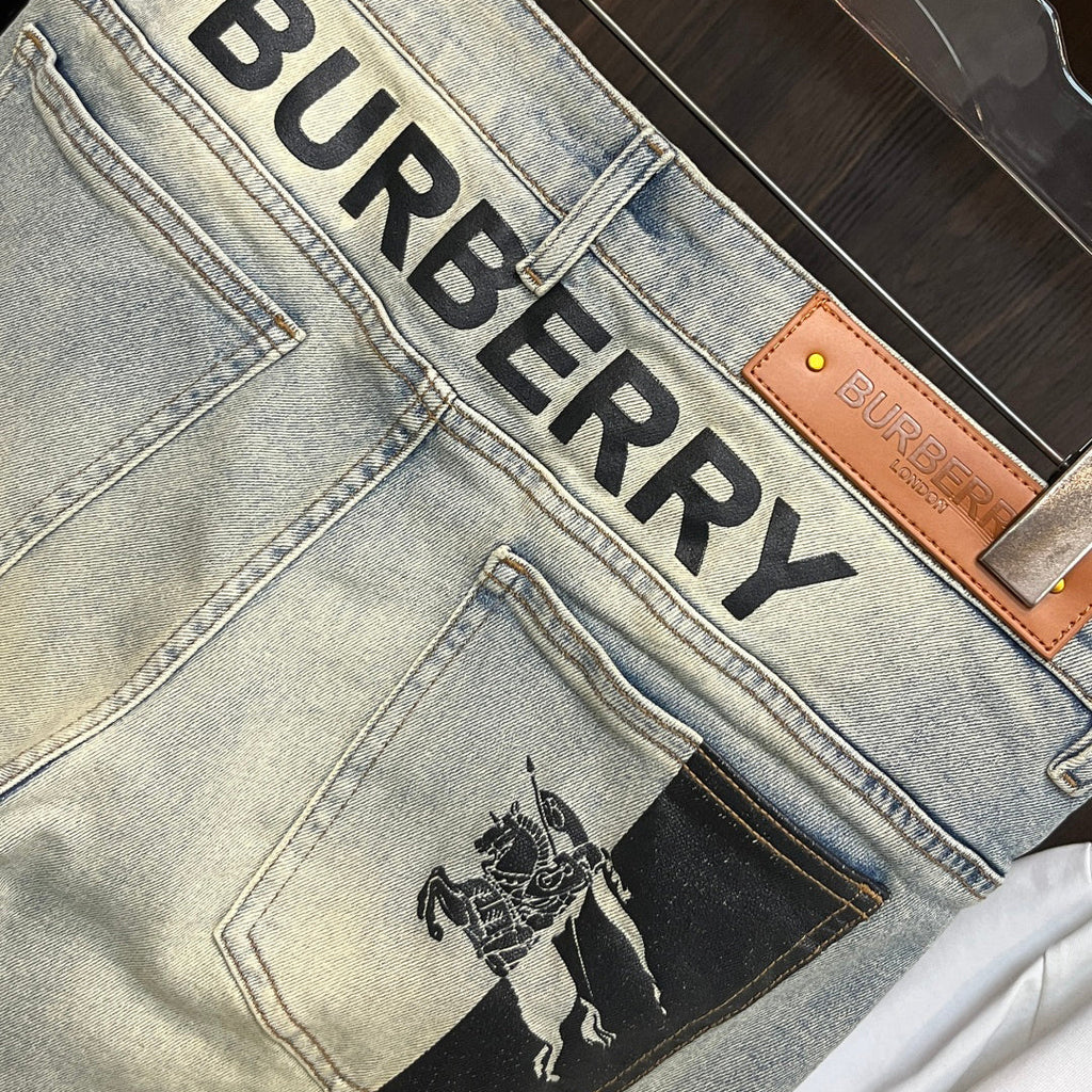 Two-Tone Equestrian Print Washed Jeans E260908