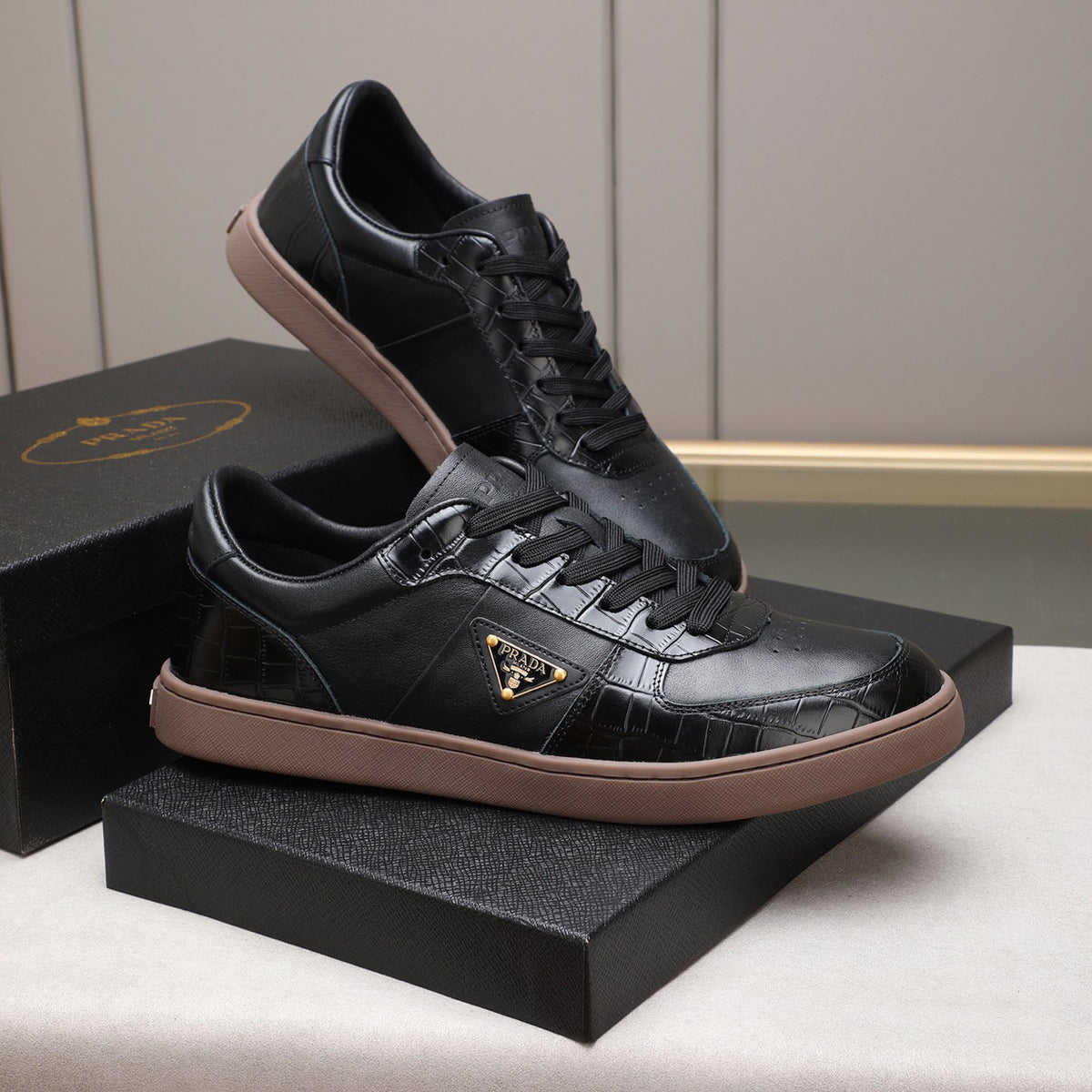 Croc Embossed Patchwork Triangle Logo Low Top Sneakers S283409