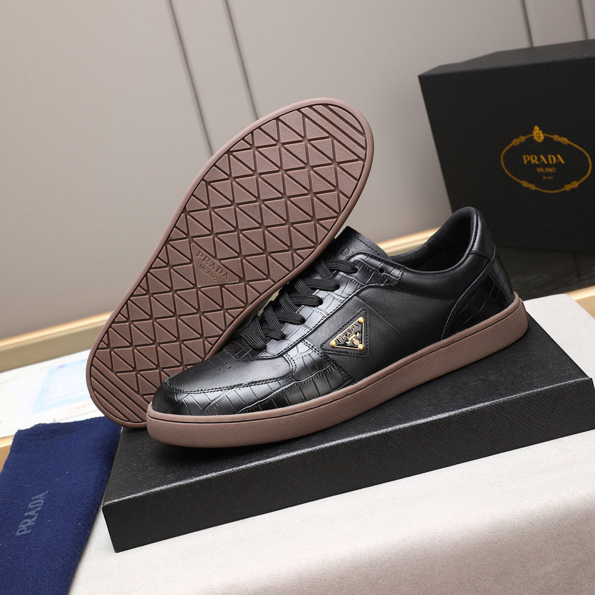 Croc Embossed Patchwork Triangle Logo Low Top Sneakers S283409