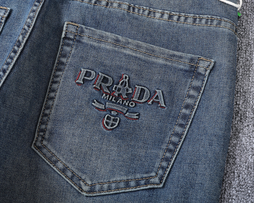 Letter Crest Embroidery Pocket Slim Fit Denim V260838