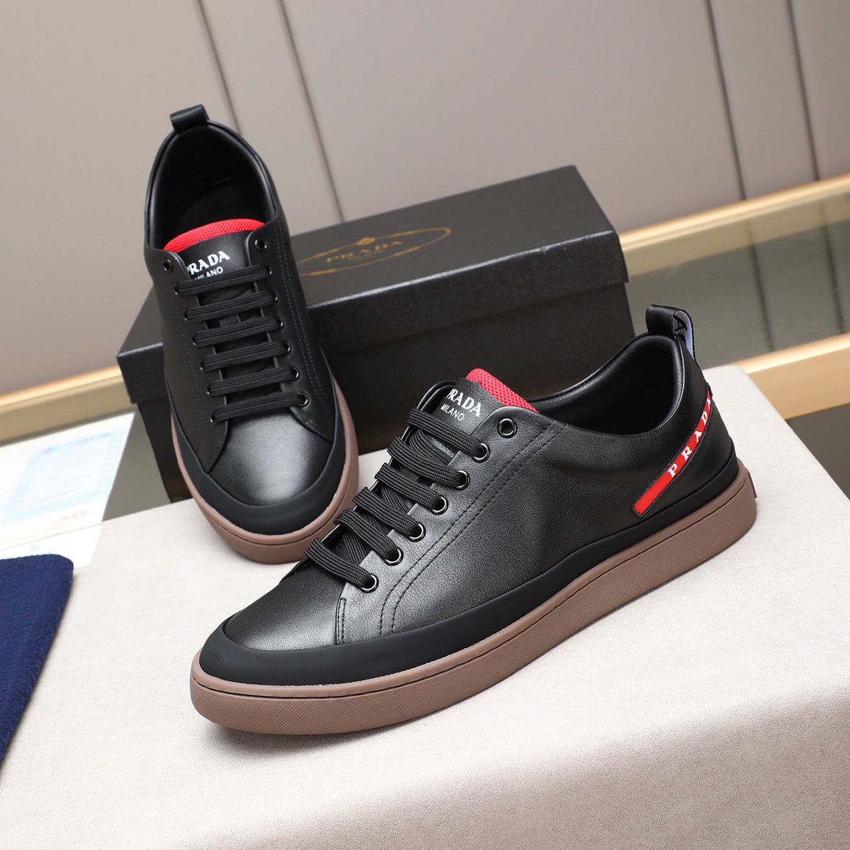 Red Side Label Leather Low Top Sneakers S283408