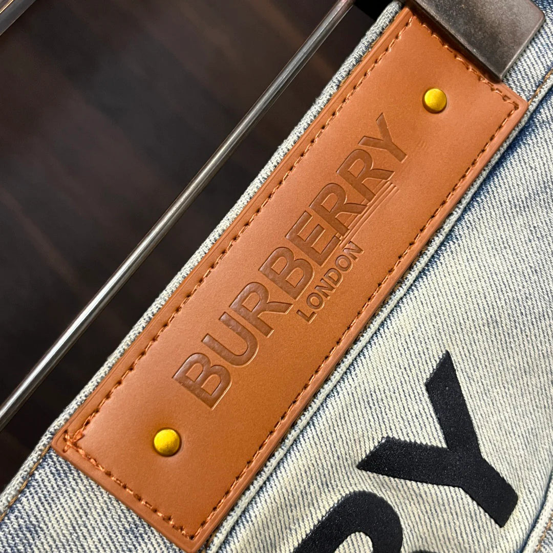 Two-Tone Equestrian Print Washed Jeans E260908