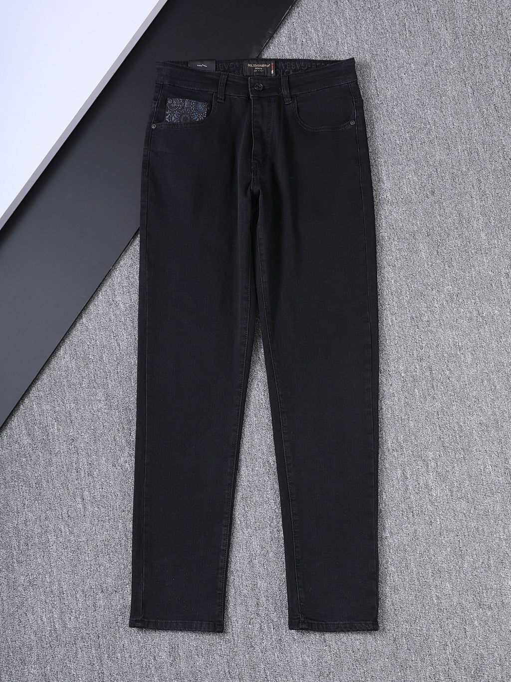 Solid Black Wash Metal Logo Plate Jeans V260814