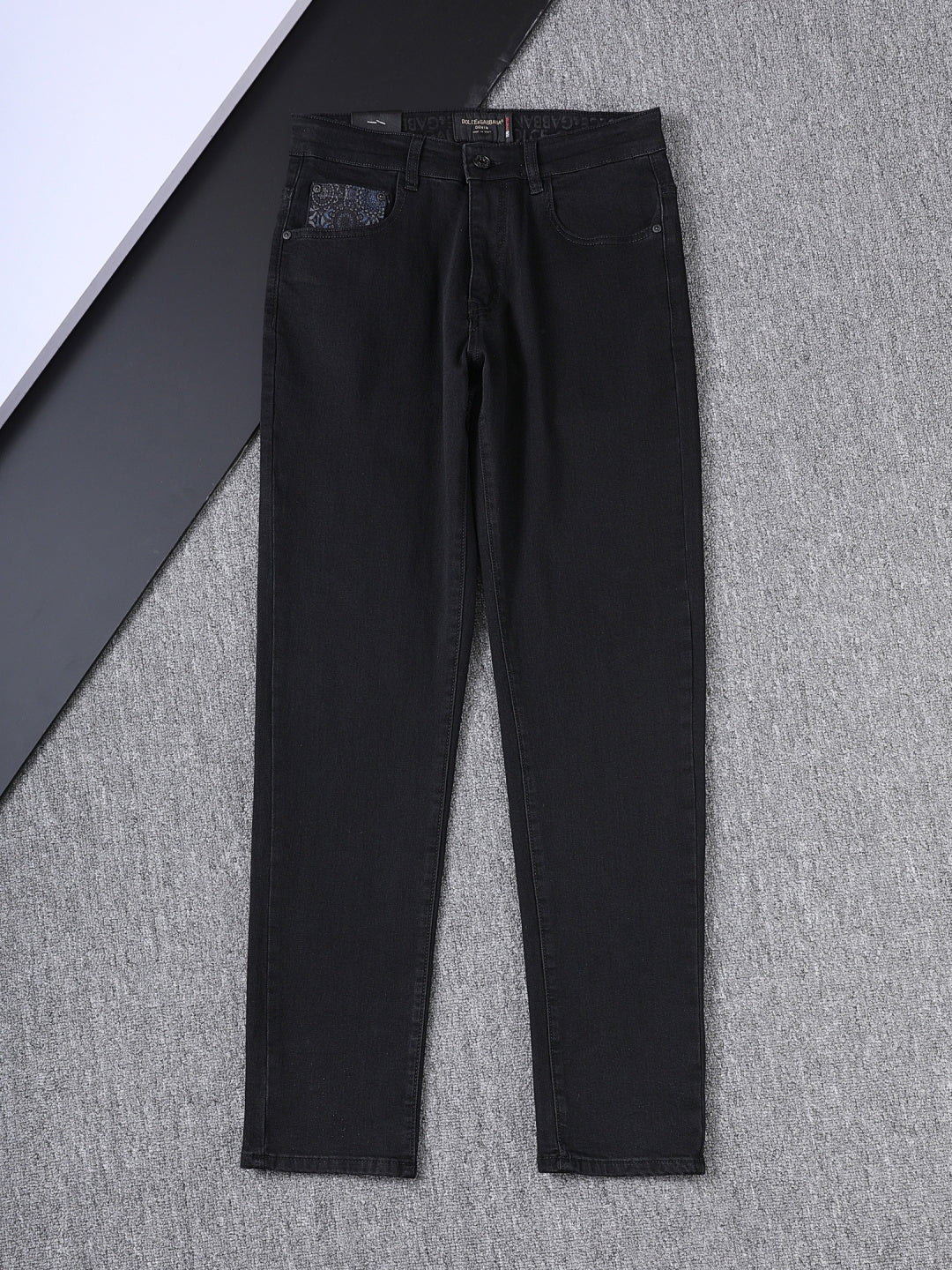 Solid Black Wash Metal Logo Plate Jeans V260814