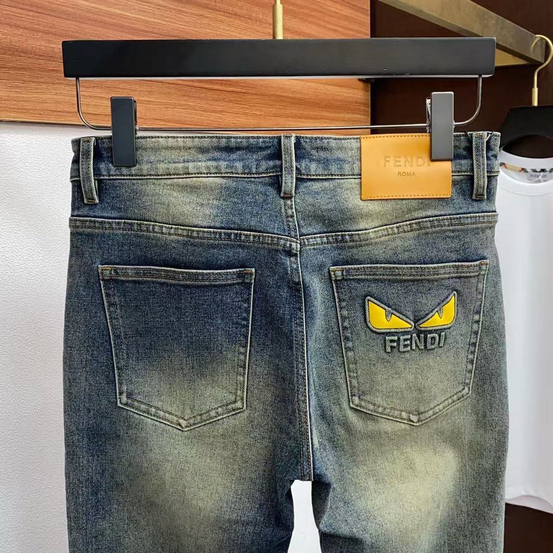 Vintage Faded Dark Wash Yellow Eye Appliqué Slim Jeans C261033