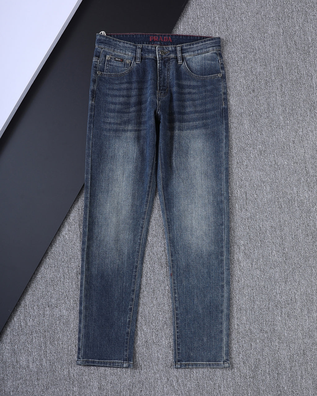 Vintage Fade Triangle Emblem & Text Print Jeans V260821