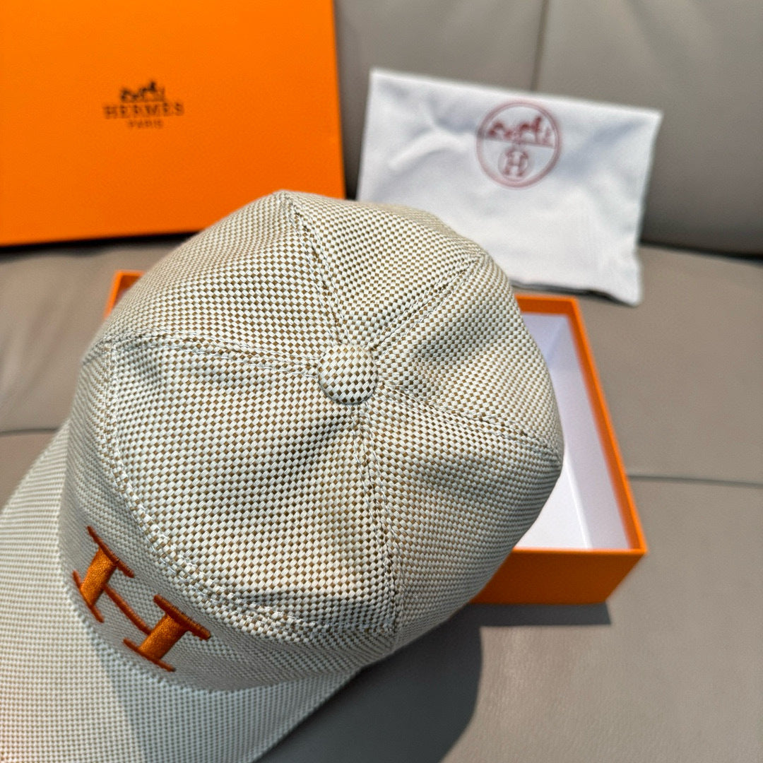 Letter H & Carriage Embroidery Baseball Cap G103012