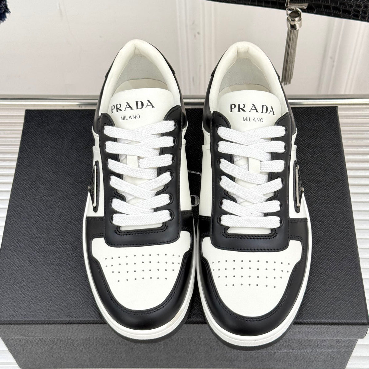 Triangle Badge Flat Lace-up Sneakers With Perforated Toe S265505