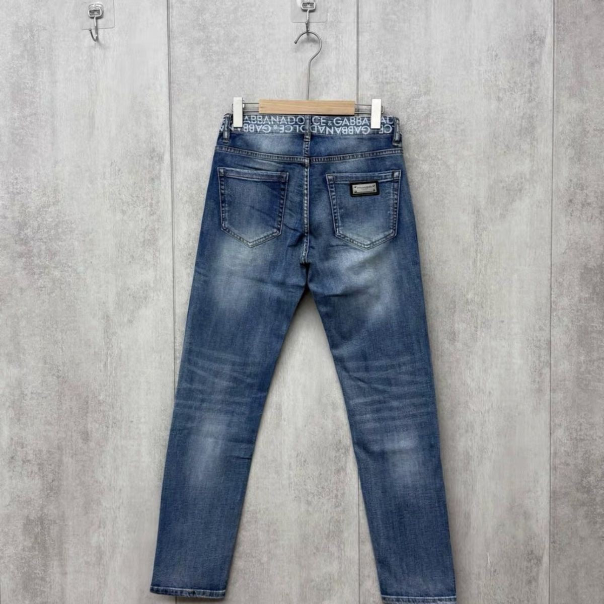 Men Light Faded Blue Wash Jeans C261030