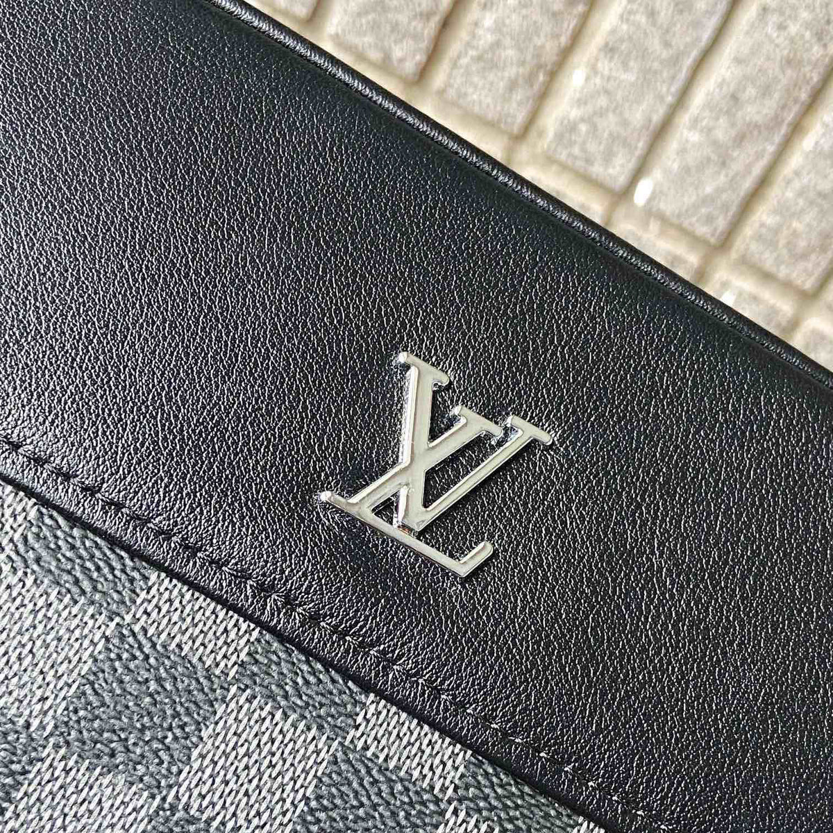 Checkerboard Print Vertical Messenger Bag B101014