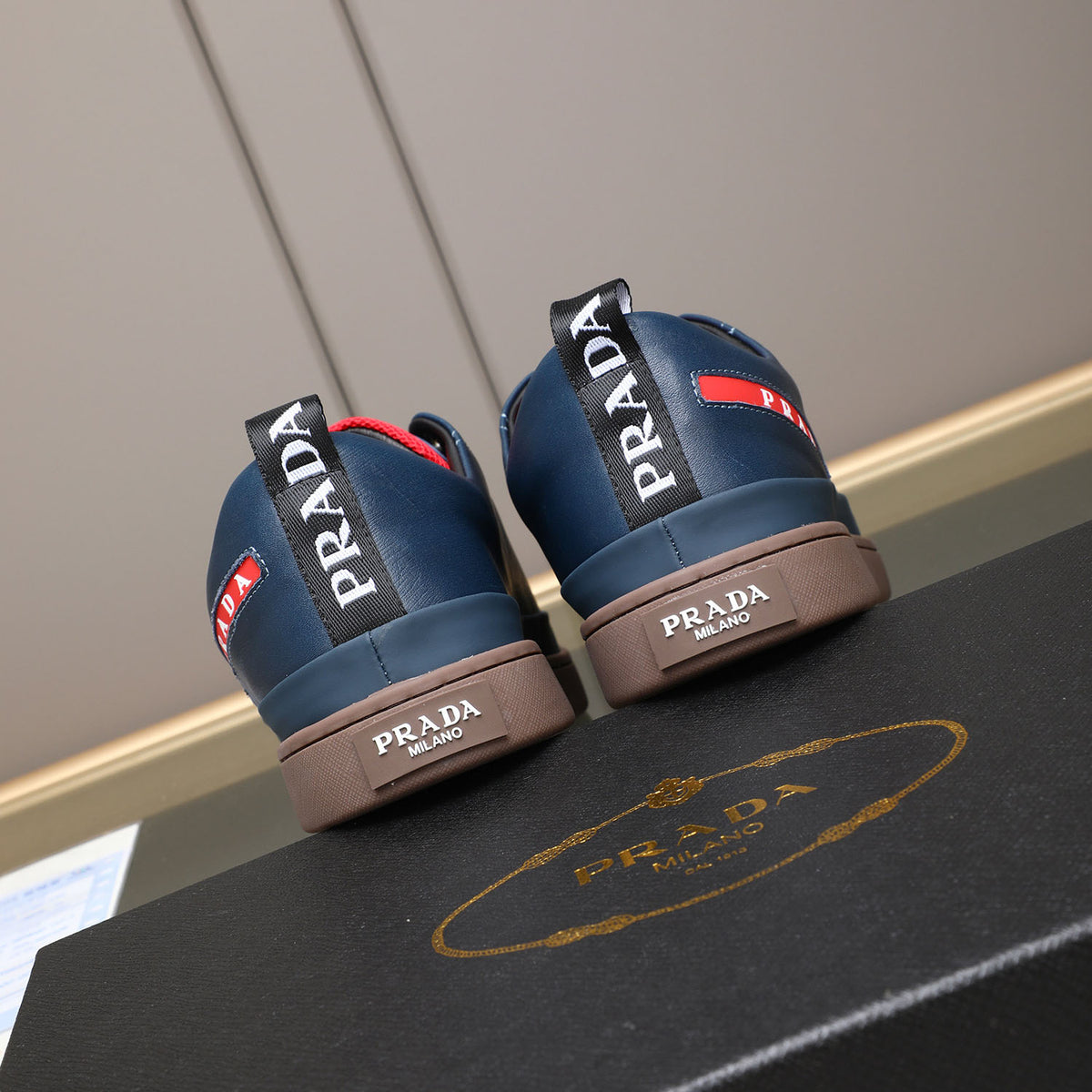 Red Side Label Leather Low Top Sneakers S283408