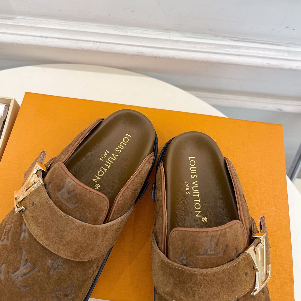 Embossed Pattern Adjustable Strap Mule Clogs S283419