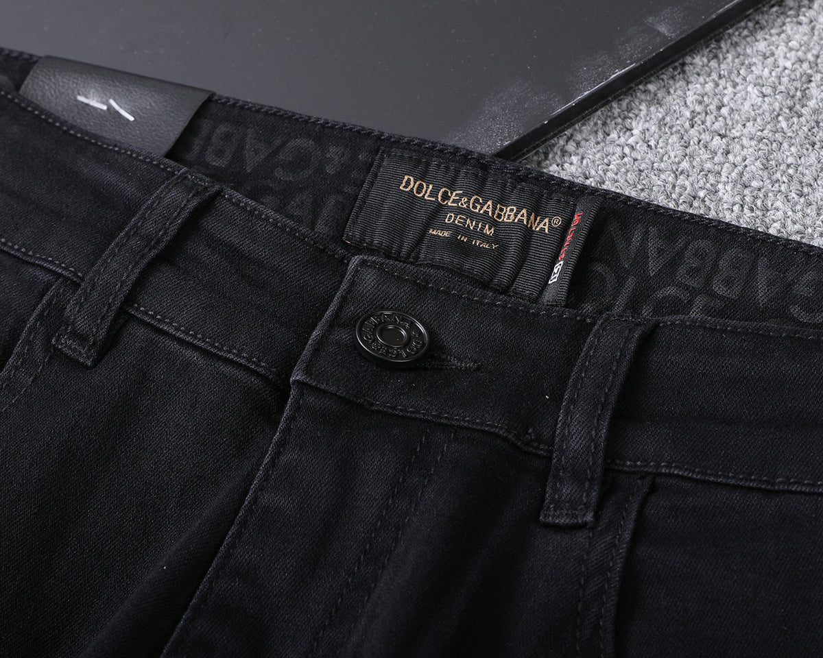 Solid Black Wash Metal Logo Plate Jeans V260814