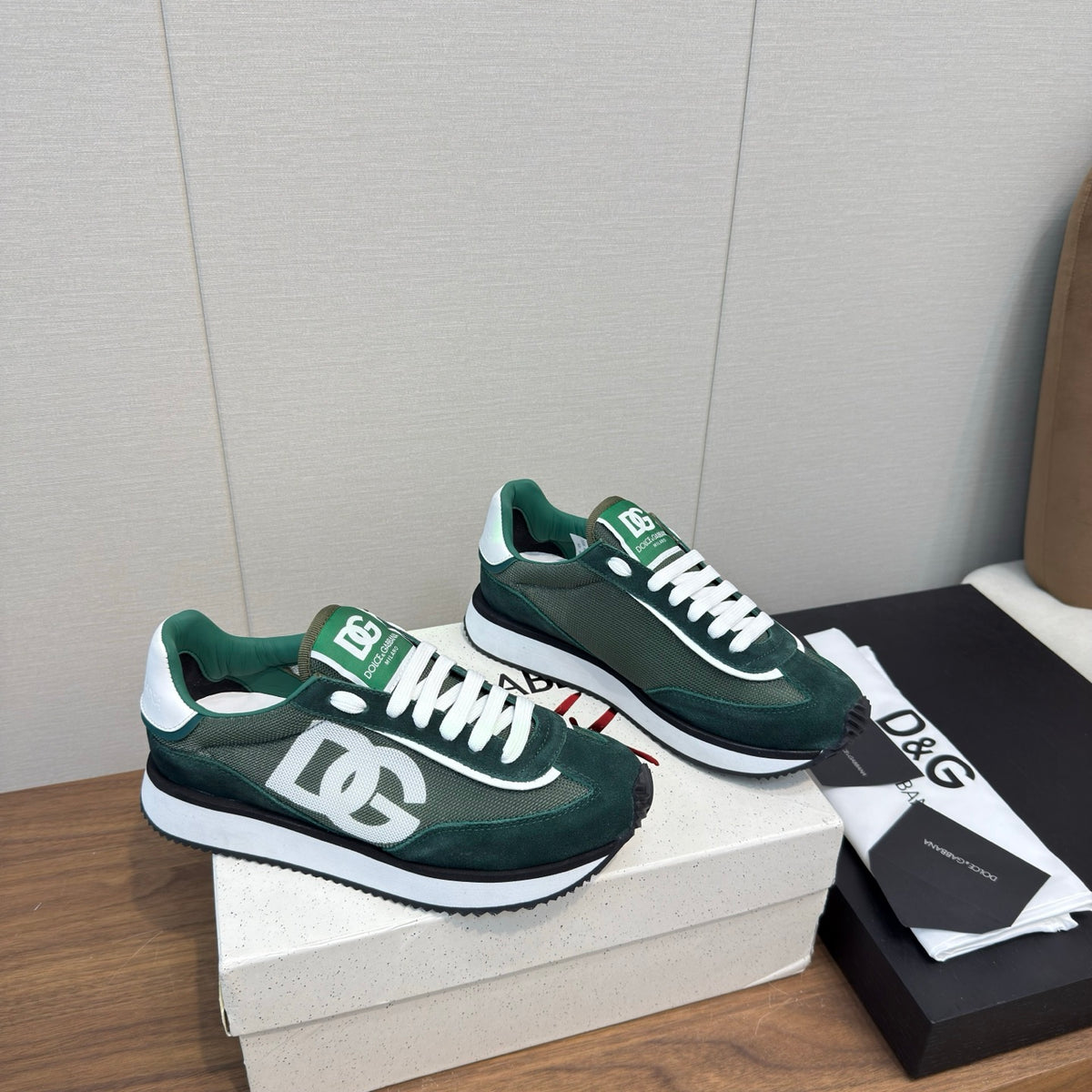 Men's Retro Low-Top Sneakers NE190102
