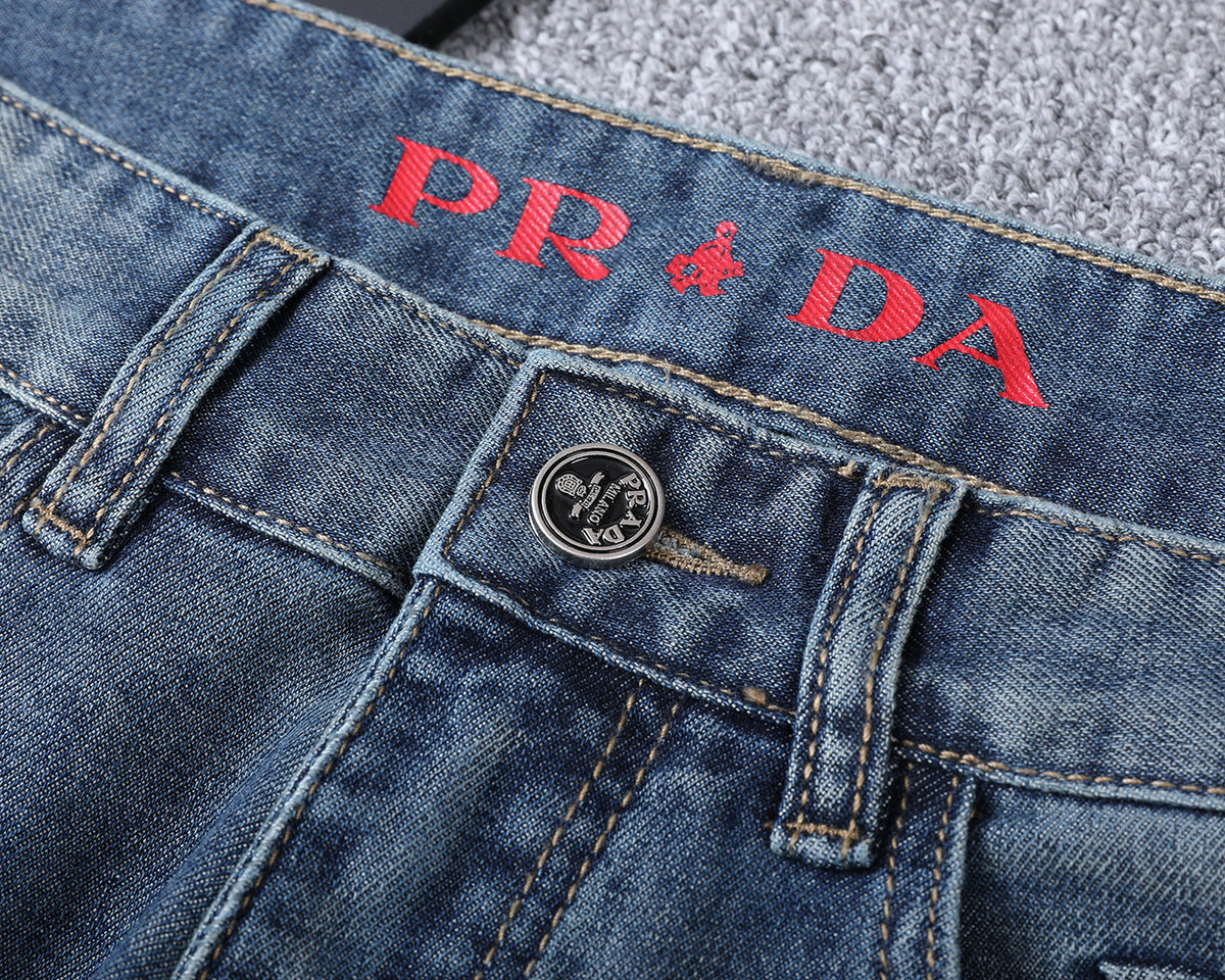 Letter Crest Embroidery Pocket Slim Fit Denim V260838