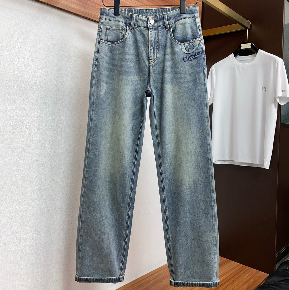 Pale Washed Denim Jeans With Faint Star Print On Back Pocket R260501