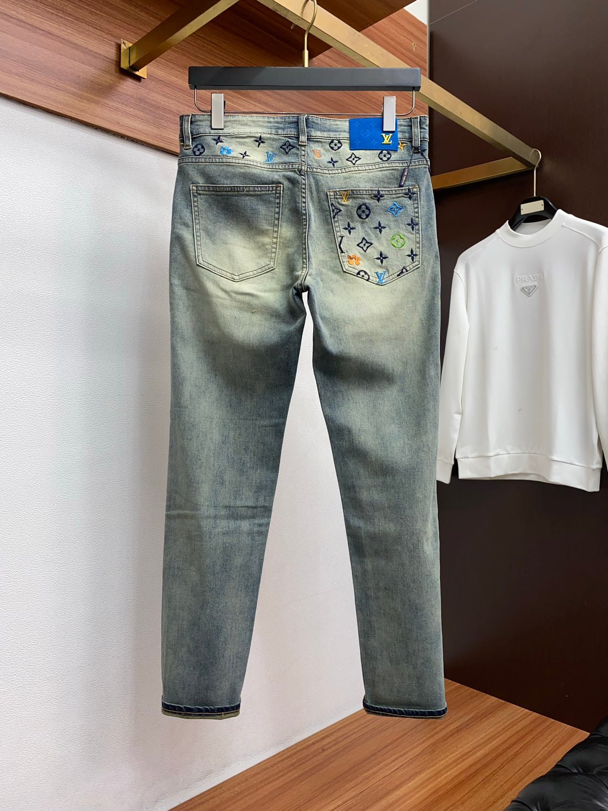 Vintage Fade Multi-Tone Floral Embroidery Jeans E260945