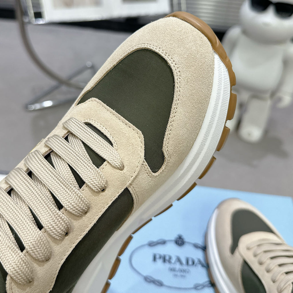Suede Fabric Patchwork Triangle Logo Chunky Sole Sneakers S283410