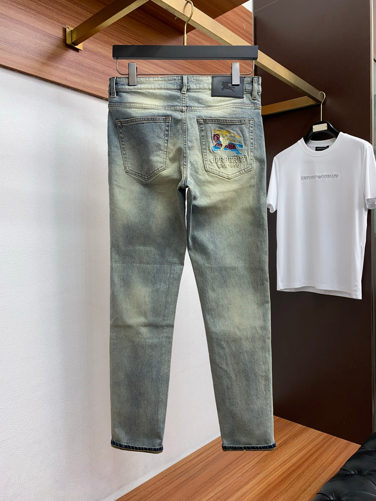 Light Faded Wash Artistic Embroidery Detail Denim Jeans L260613