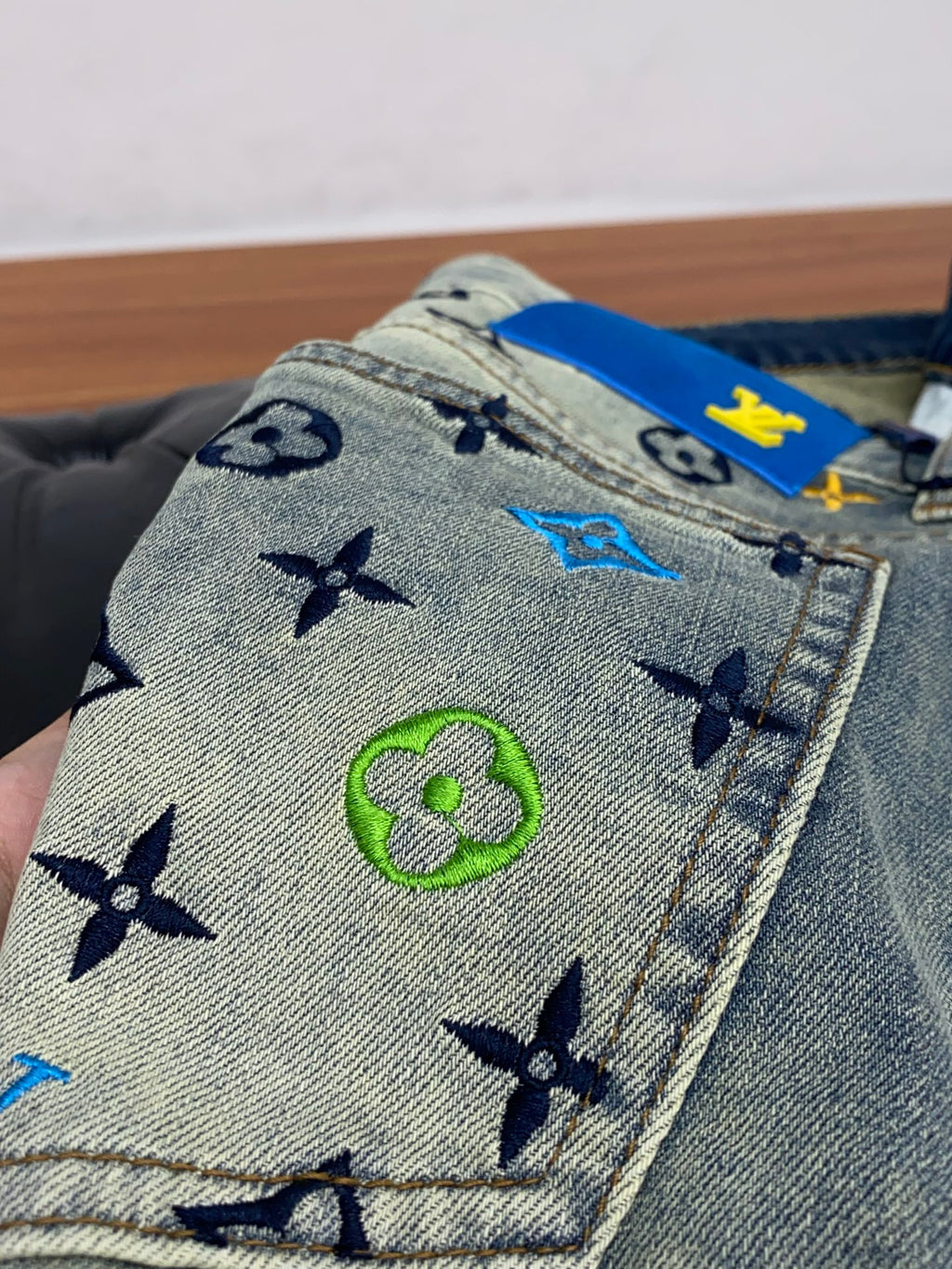 Vintage Fade Multi-Tone Floral Embroidery Jeans E260945