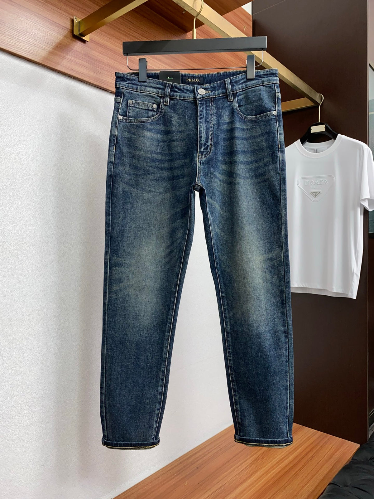Back Pocket 3D Embroidered Blue Washed Denim Jeans R260533