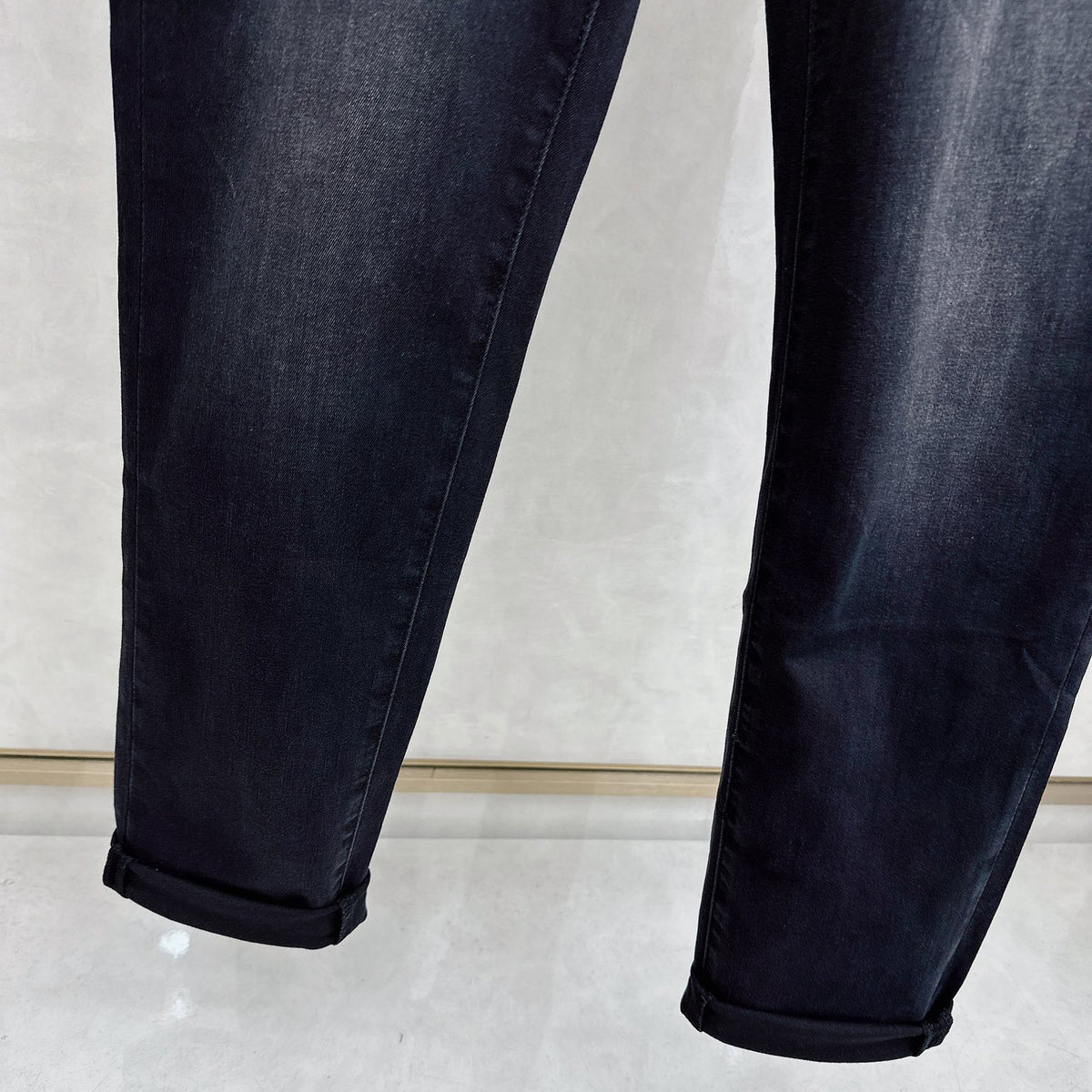 Black Faded Wash Raised Appliqué Pocket Denim Jeans L260622