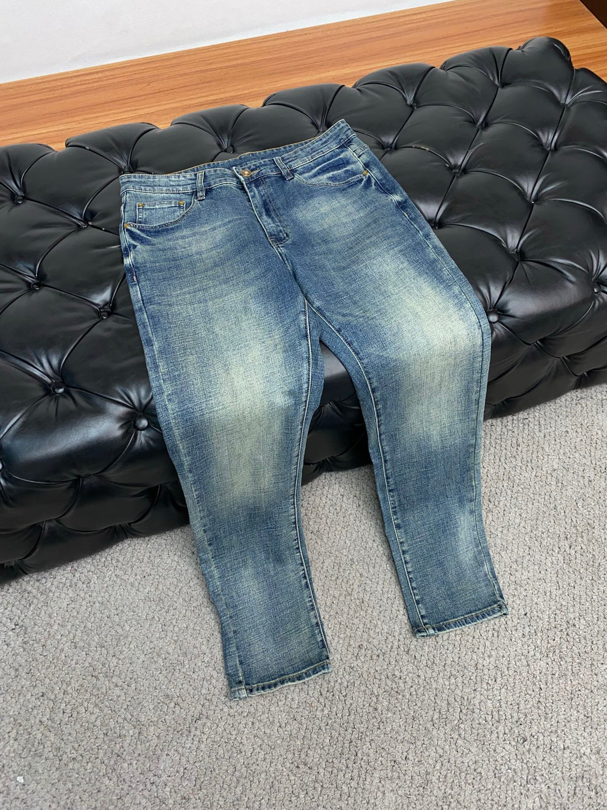 Vintage Dark Fade Feather Print BB Logo Jeans V260804