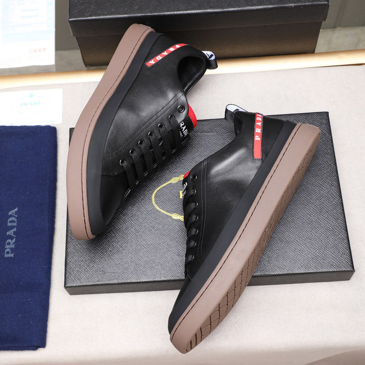 Red Side Label Leather Low Top Sneakers S283408