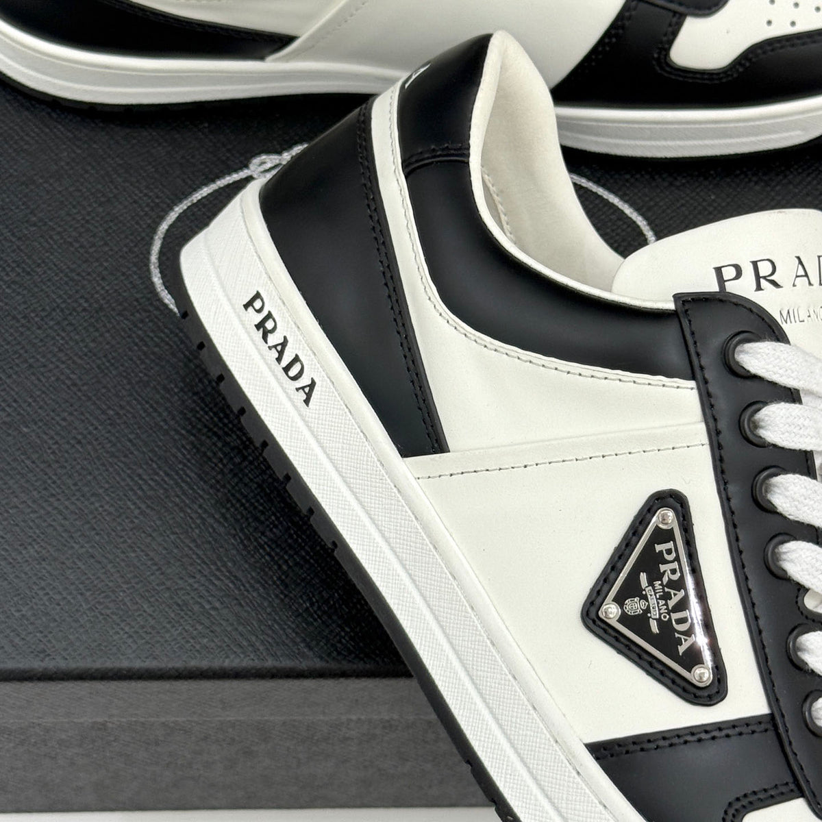 Triangle Badge Flat Lace-up Sneakers With Perforated Toe S265505