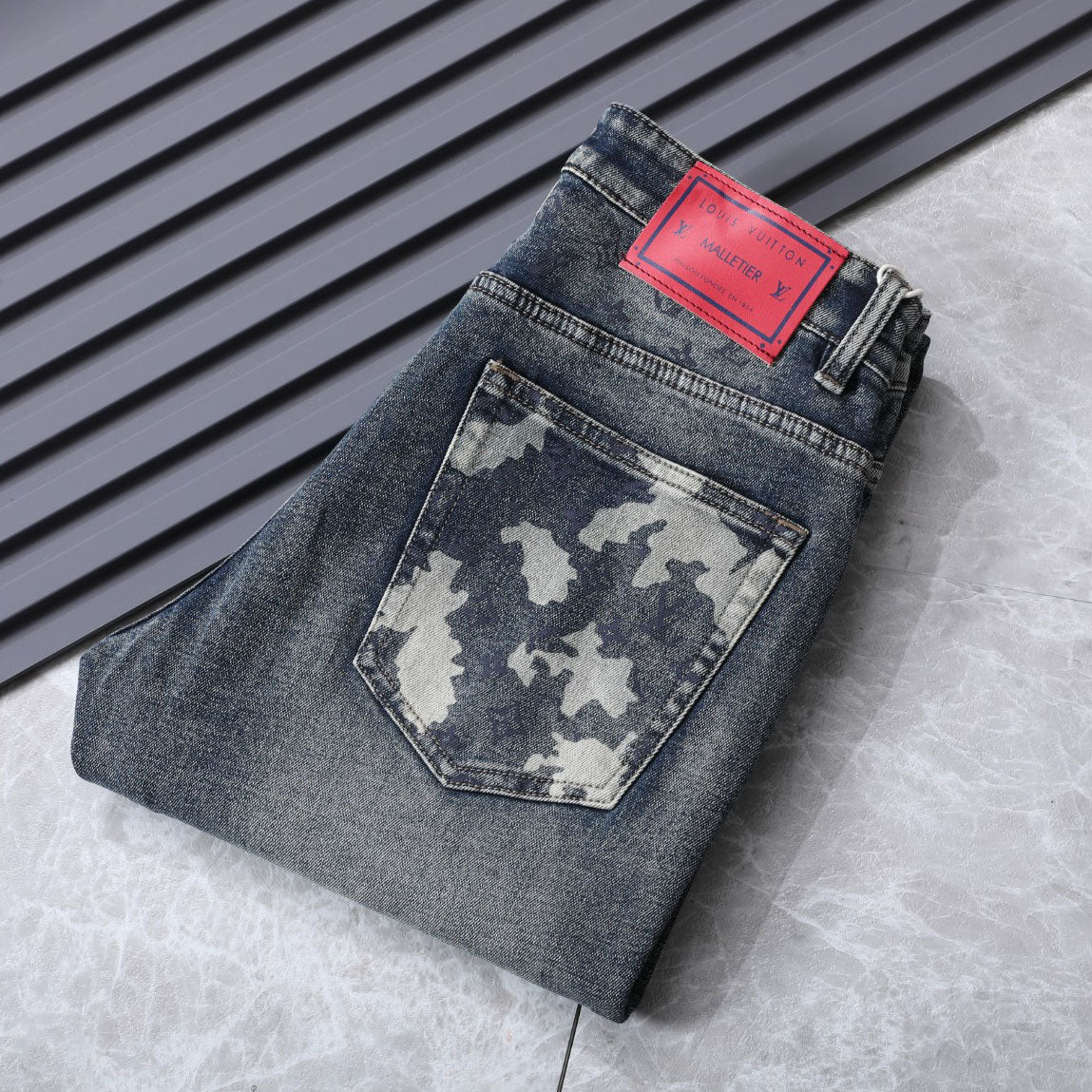 Back Pocket Camouflage Printed Vintage Denim Jeans R260538