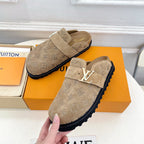 Embossed Pattern Adjustable Strap Mule Clogs S283419