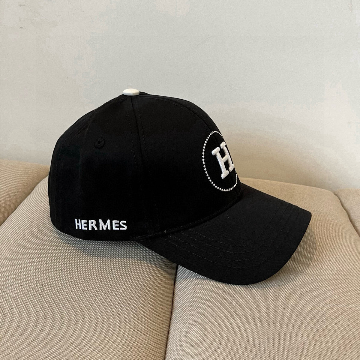 Circle Frame Letter H Embroidery Baseball Cap G103008