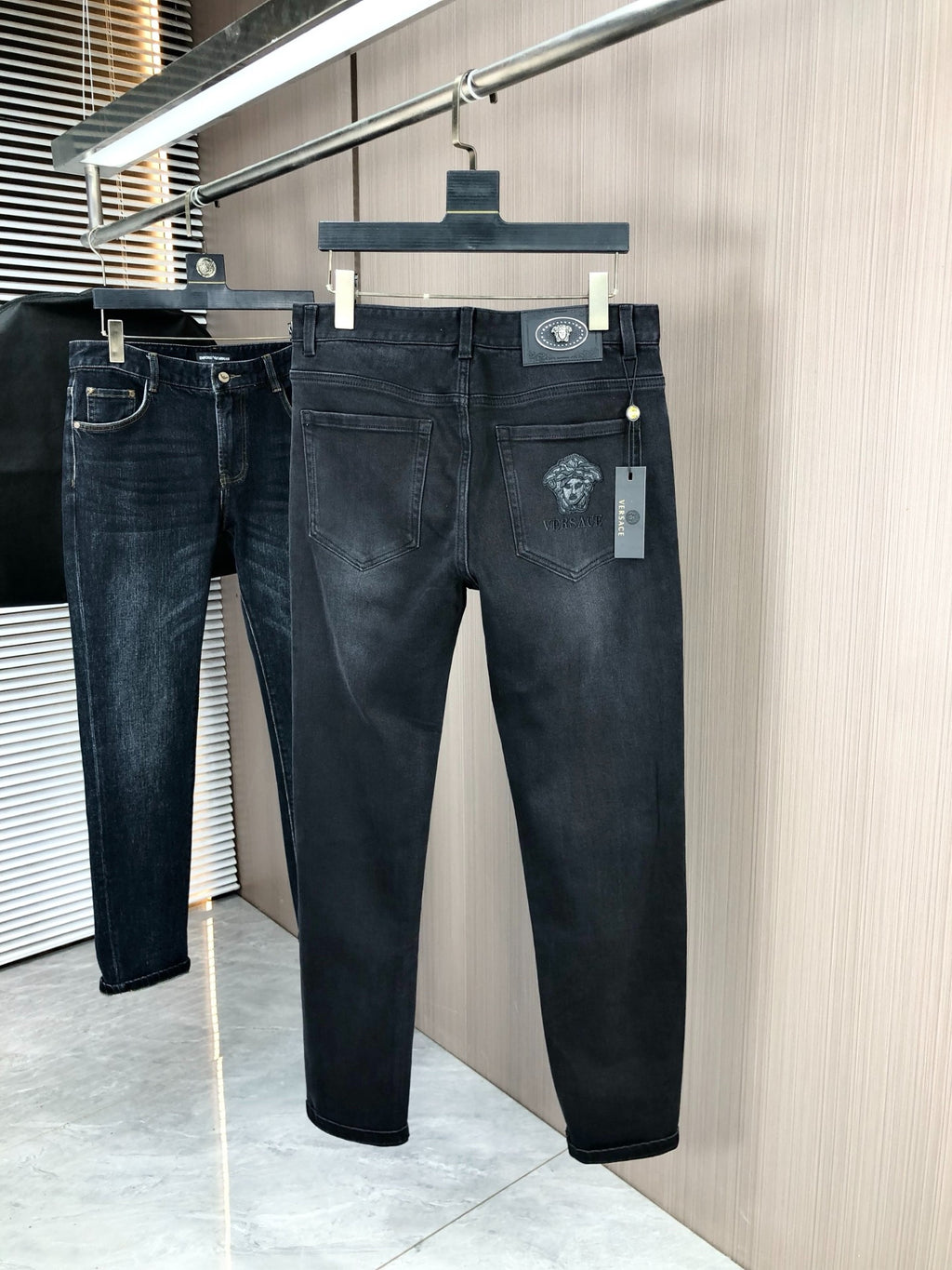Men Solid Black Embroidered Medusa Slim Denim Pants C261048