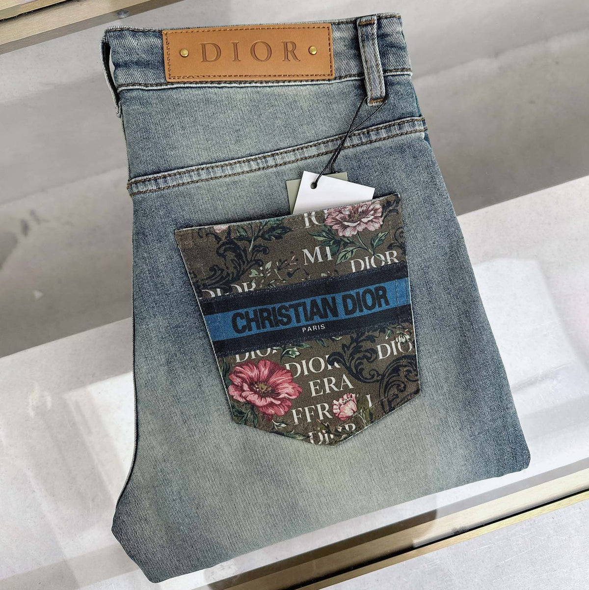 Light Vintage Wash Botanical Print Pocket Denim Jeans L260623