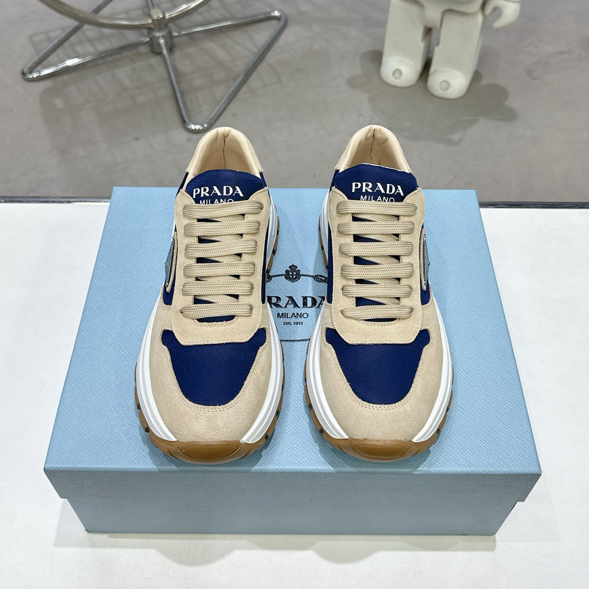 Suede Fabric Patchwork Triangle Logo Chunky Sole Sneakers S283410