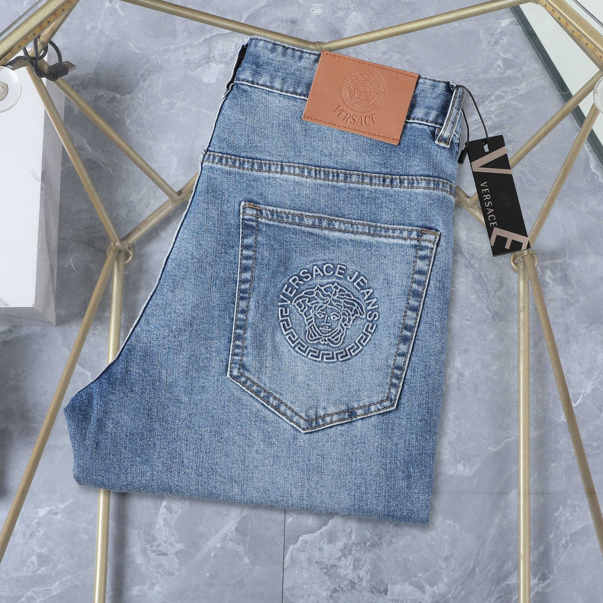 Light Wash Round Medusa Crest Jeans E260918