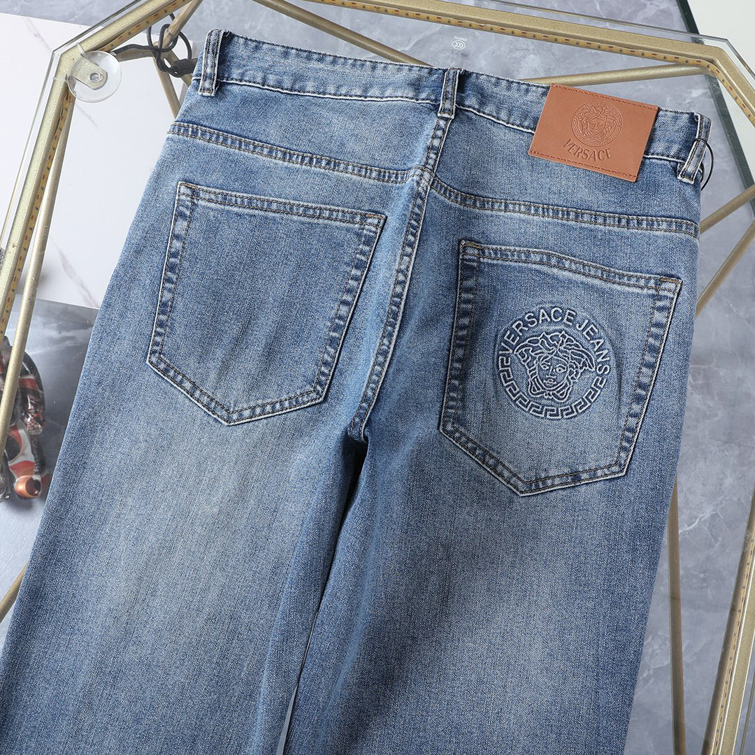 Light Wash Round Medusa Crest Jeans E260918