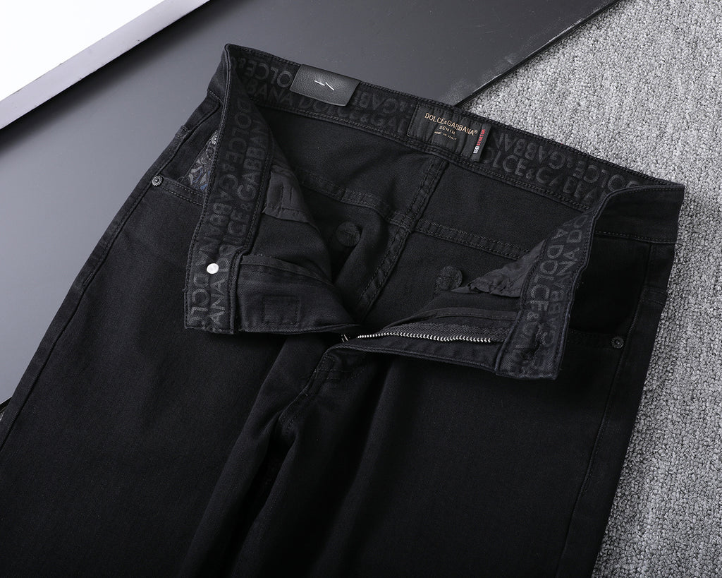 Solid Black Wash Metal Logo Plate Jeans V260814