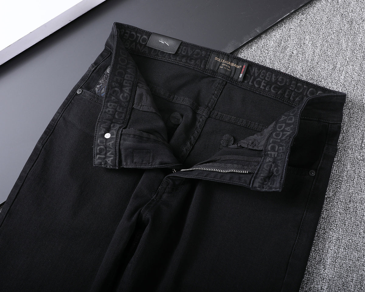 Solid Black Wash Metal Logo Plate Jeans V260814