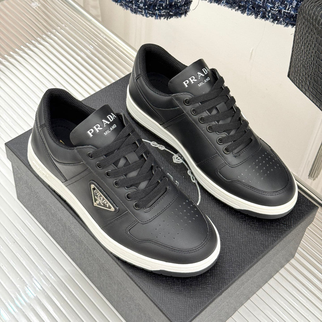 Triangle Badge Flat Lace-up Sneakers With Perforated Toe S265505
