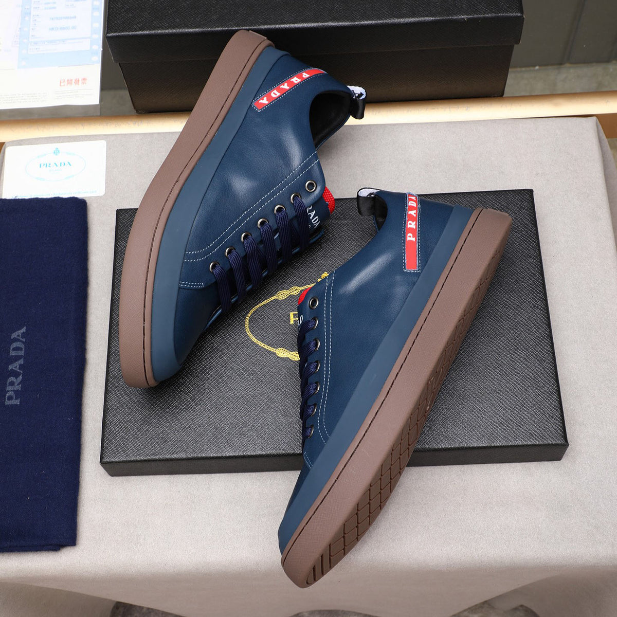 Red Side Label Leather Low Top Sneakers S283408
