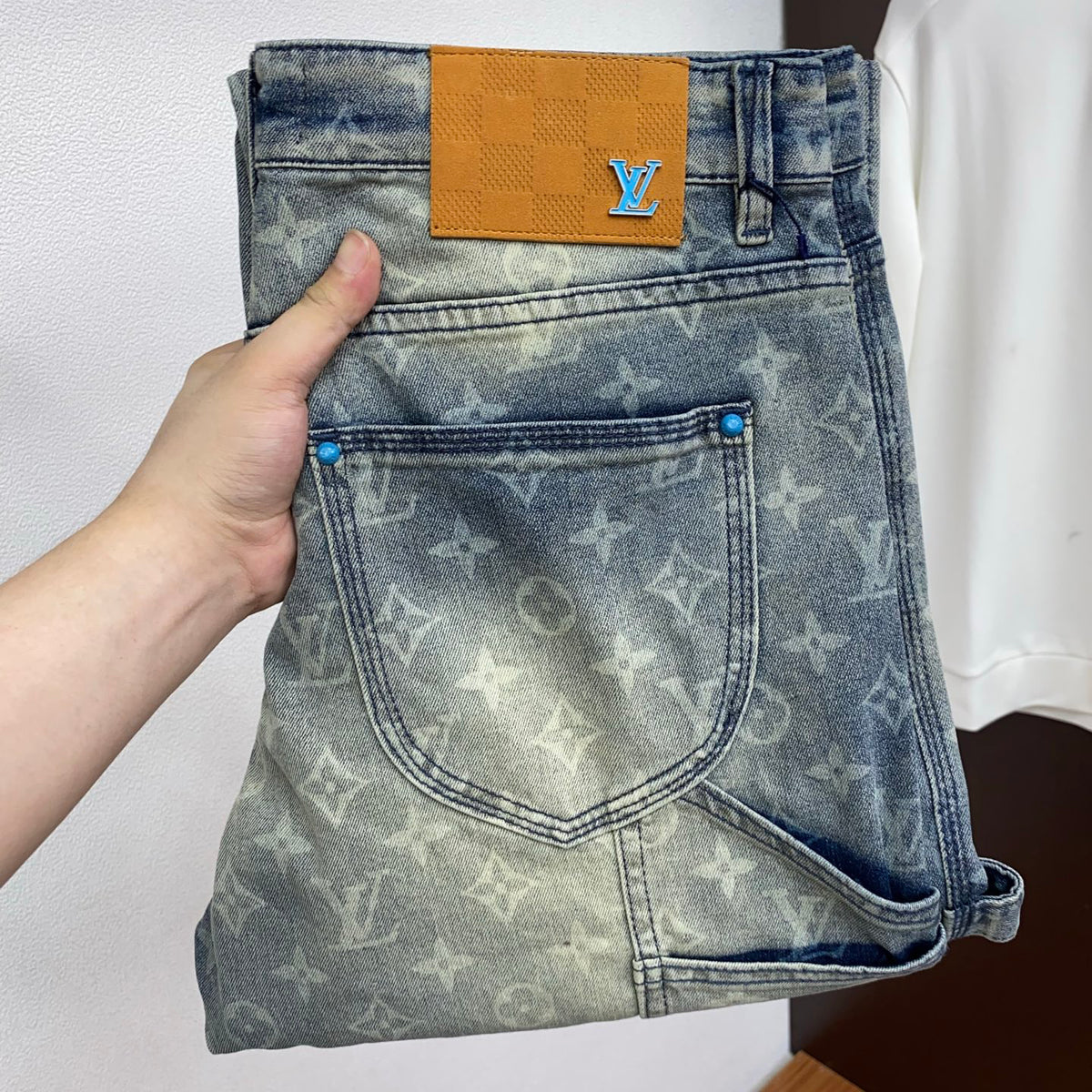 Vintage Fade Allover Floral Print Jeans E260948