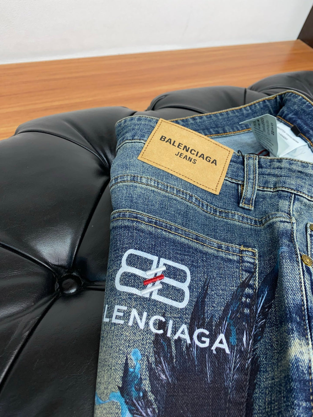 Vintage Dark Fade Feather Print BB Logo Jeans V260804