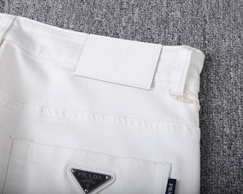 Clean White Denim With Triangle Badge V260831