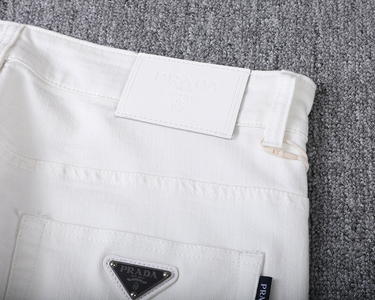 Clean White Denim With Triangle Badge V260831