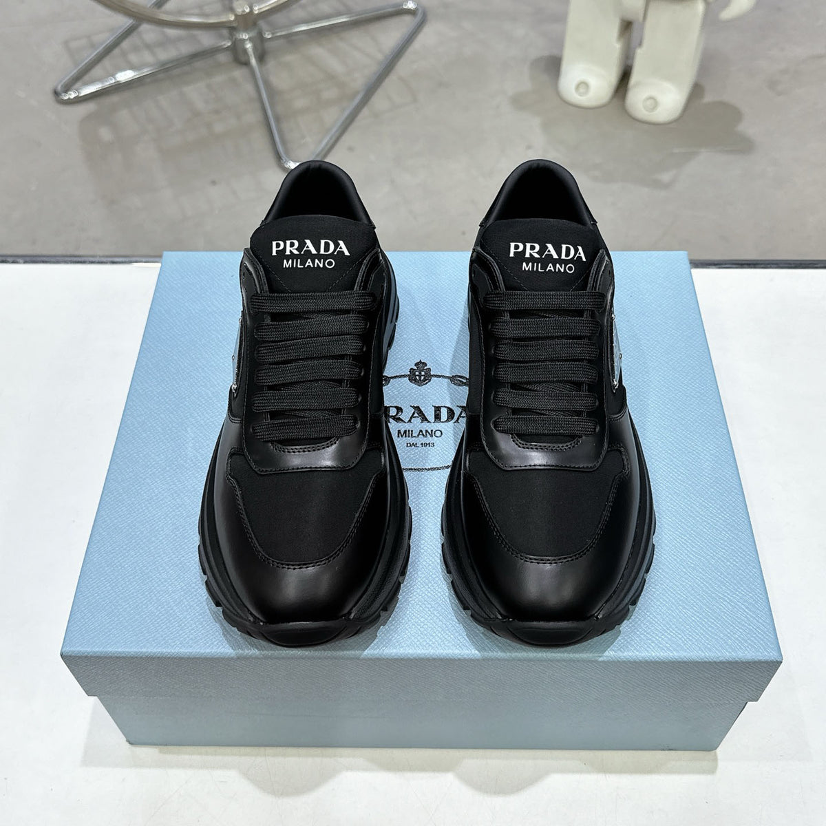 Smooth Leather Fabric Patchwork Triangle Logo Chunky Sole Sneakers S283411