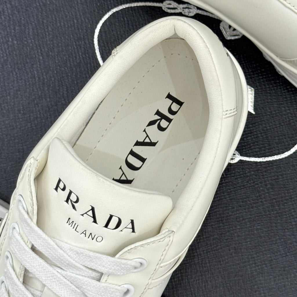 Triangle Badge Flat Lace-up Sneakers With Perforated Toe S265505