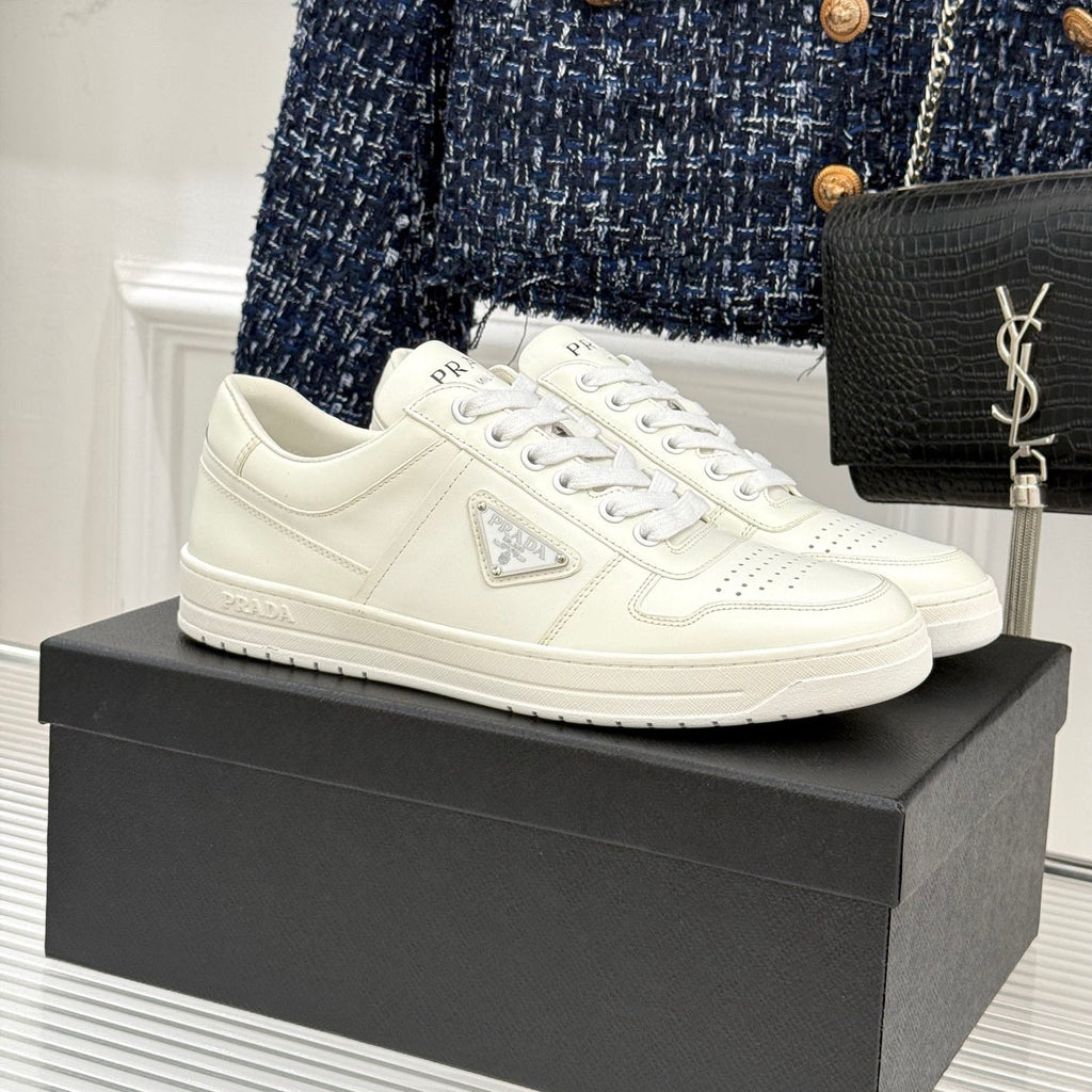 Triangle Badge Flat Lace-up Sneakers With Perforated Toe S265505